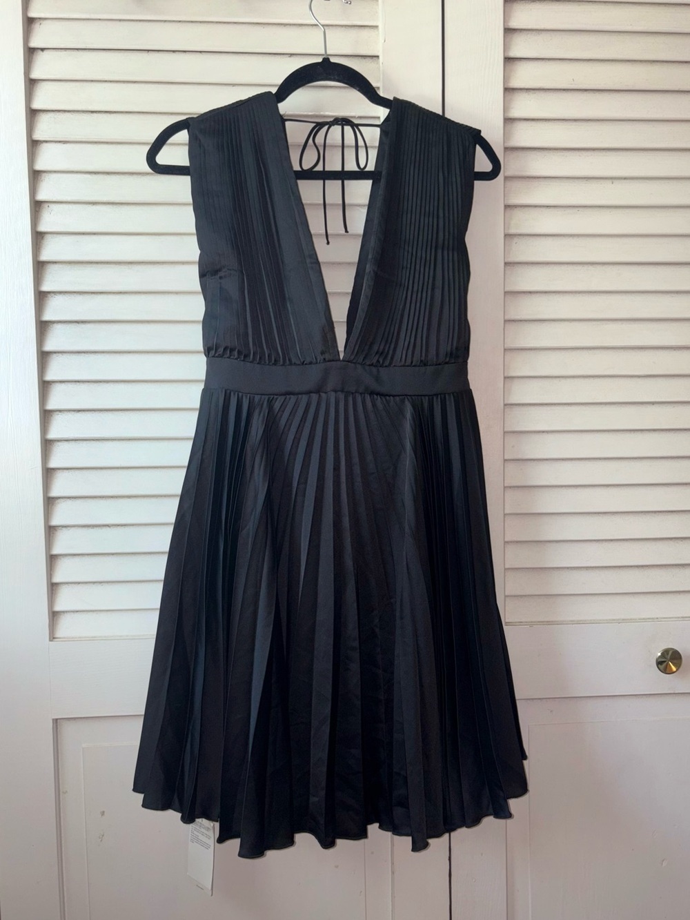 NWT Abercrombie Plunge Pleated Mini Dress M Tall Black Holiday Party - Picture 4 of 8